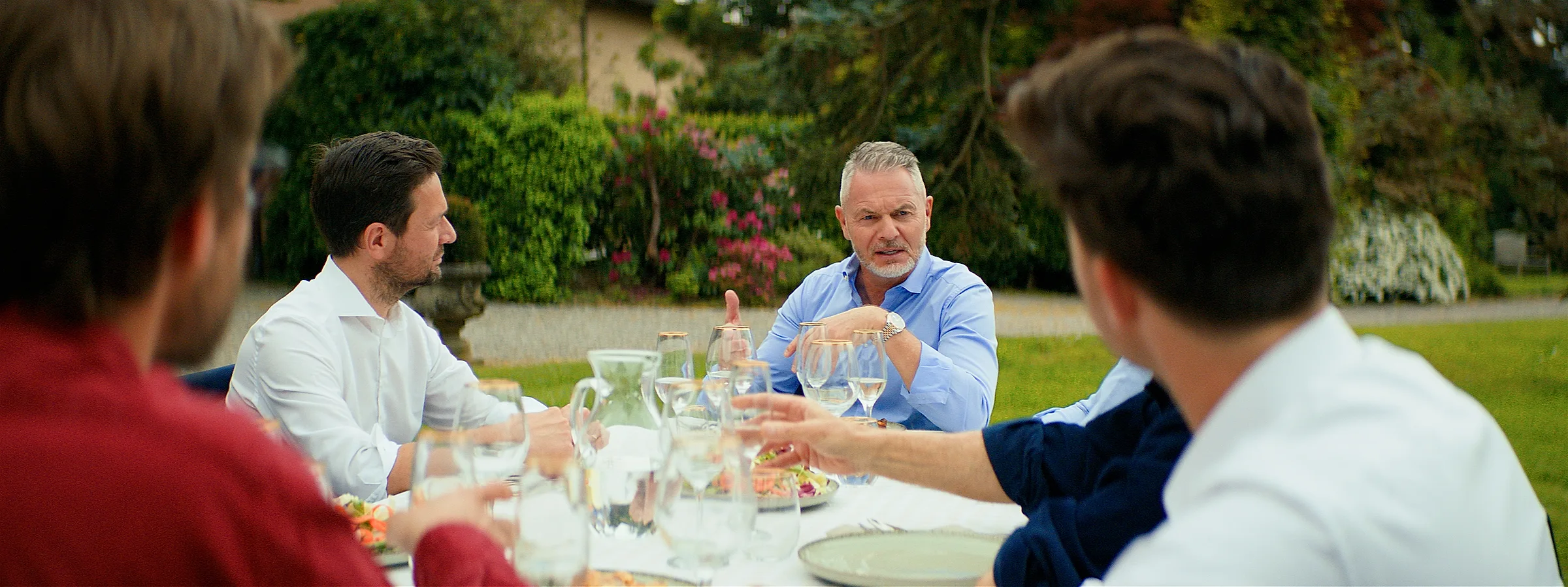 Dirk Kreuter im persönlichen Austausch mit Membern bei einem Jetstream Dinner