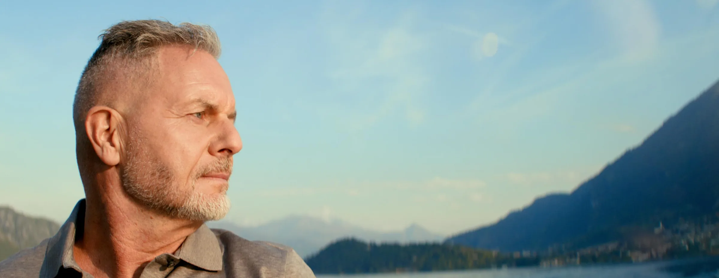 Dirk Kreuter on the boat at the lake