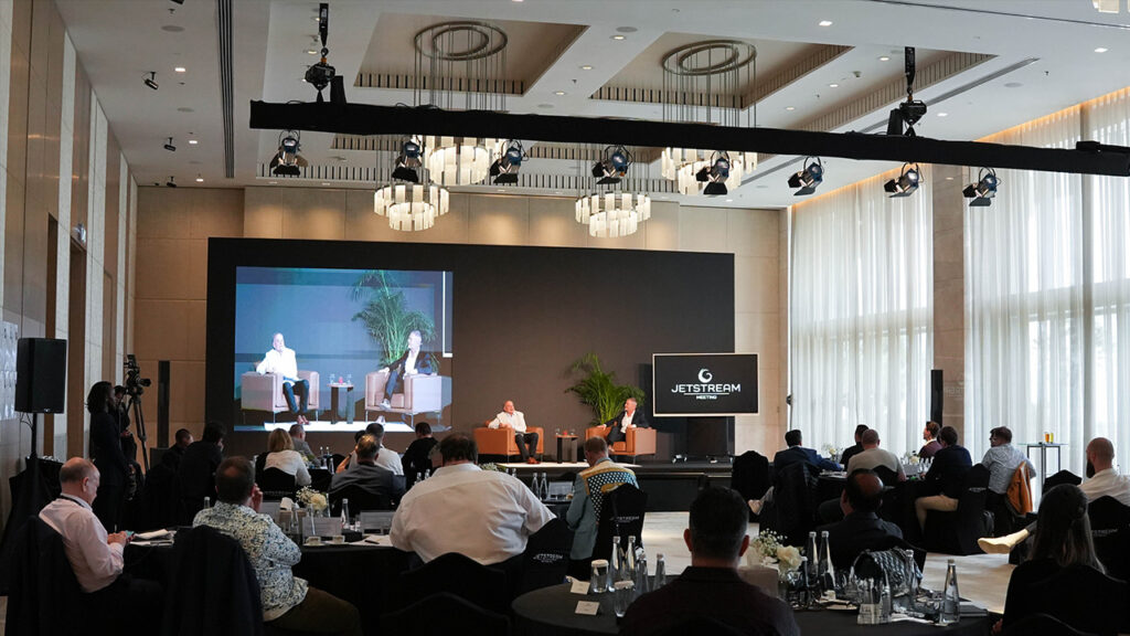 Offline networking: How entrepreneurs score points at presence events in 2025