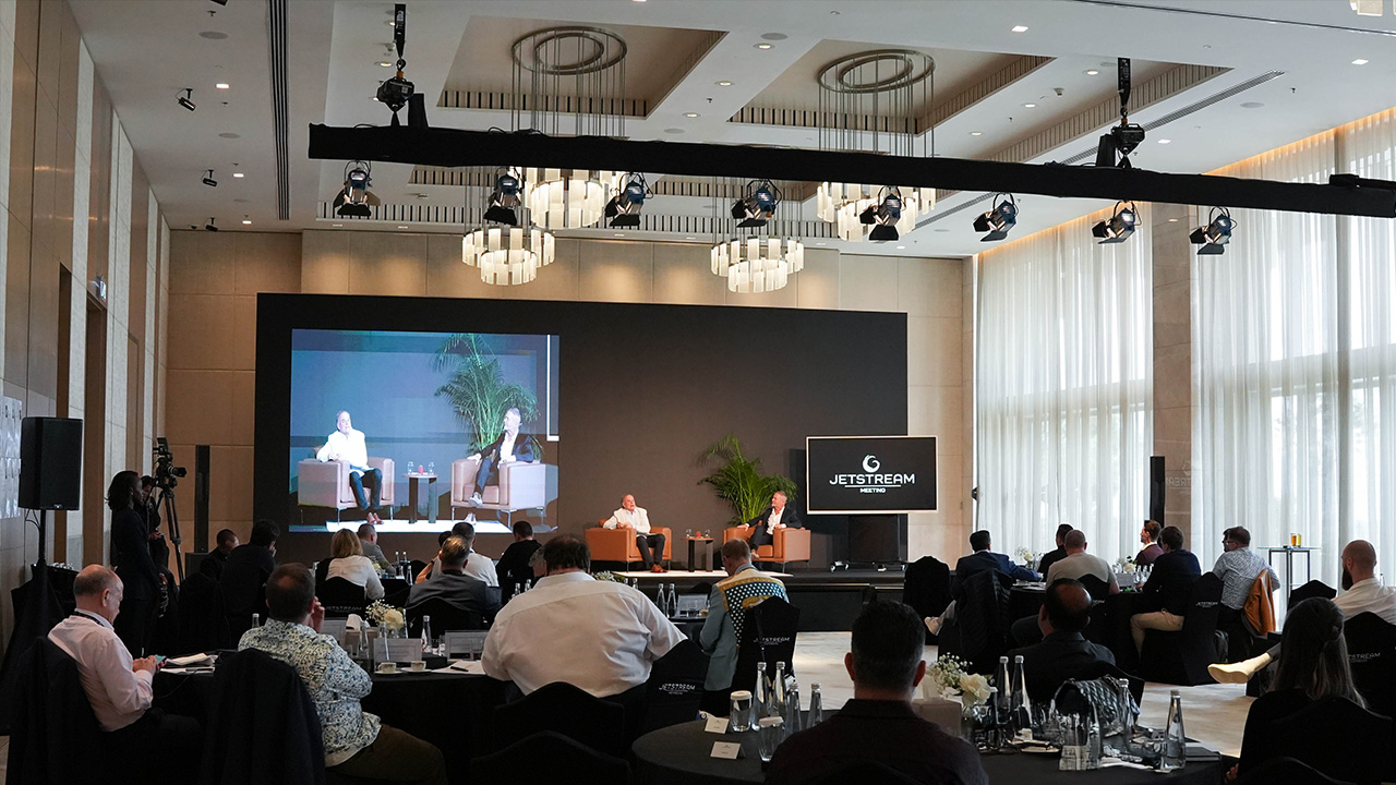 Offline networking: How entrepreneurs score points at presence events in 2025